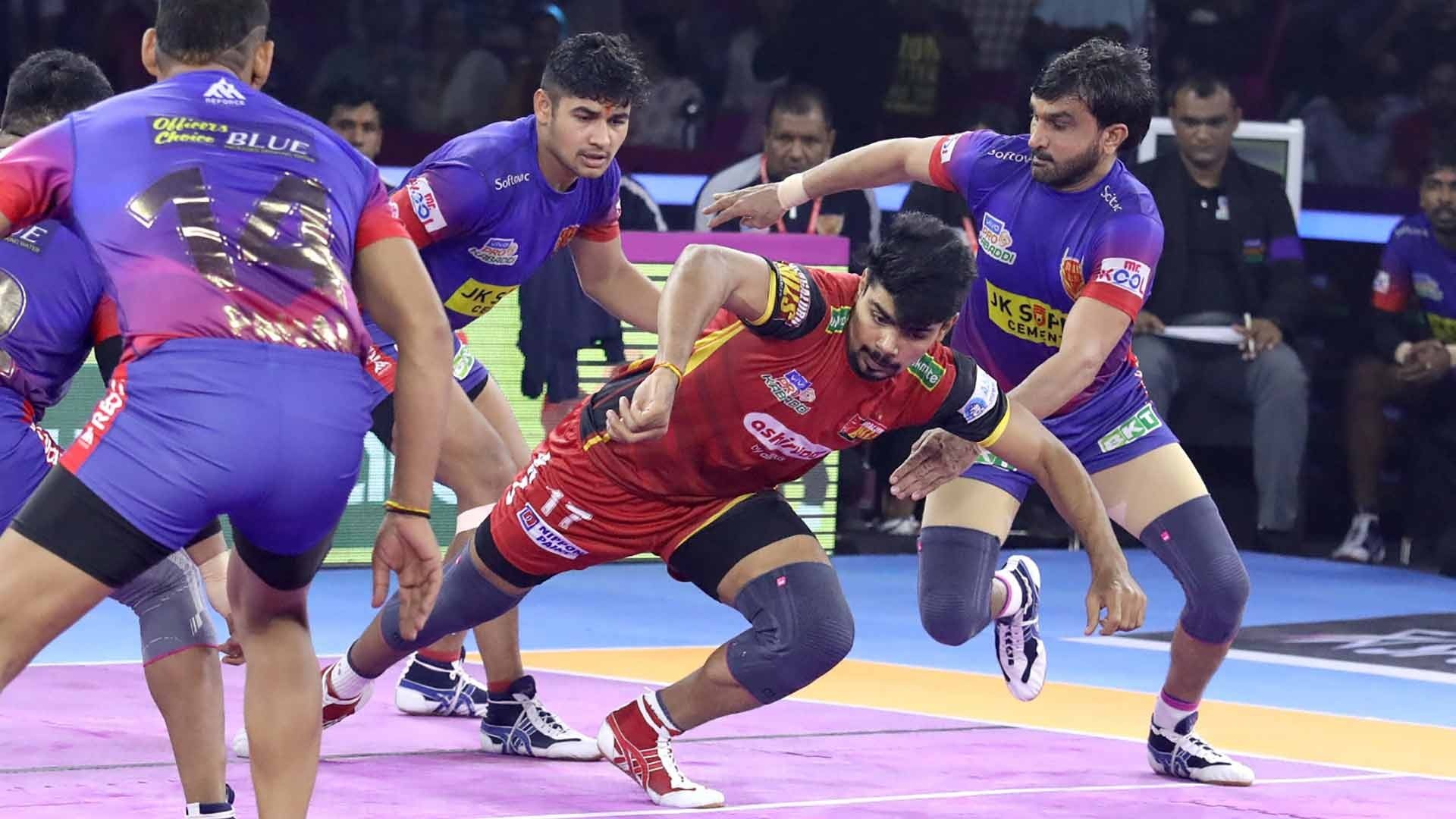 Pawan sehrawat takes a bonus in front of Joginder narwal