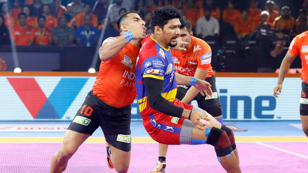 Rishank Devadiga gets the tackle point against Sandeep Narwal