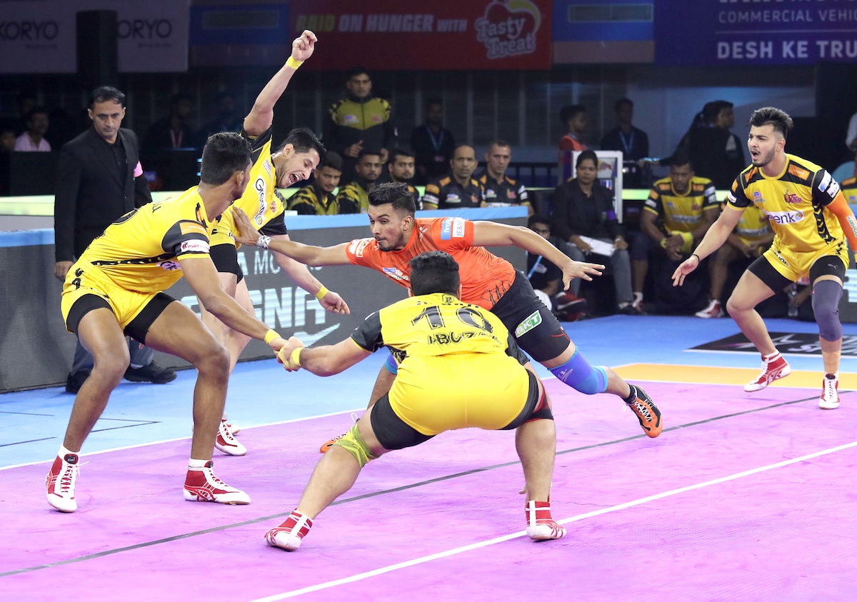 Arjun Deshwal against Telugu TItans