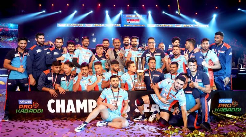 Bengal Warriors with the PKL 7 trophy