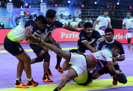 Pondicherry defenders catch a Haryana raider successfully