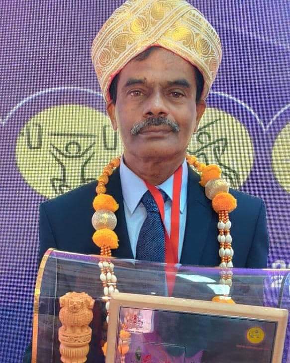 Manjunath Raju with his award