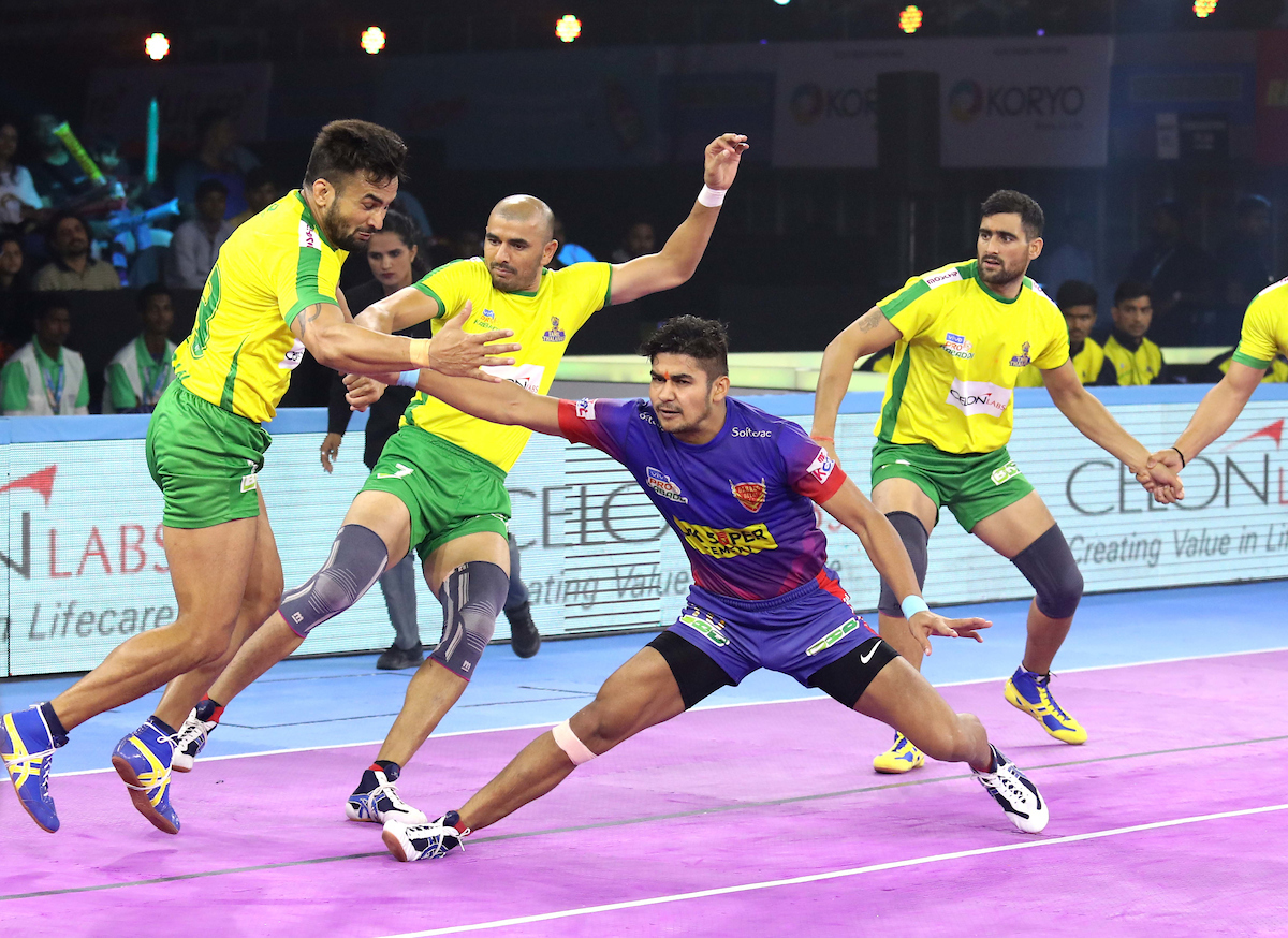 Naveen Kumar raiding against Tamil Thalaivas