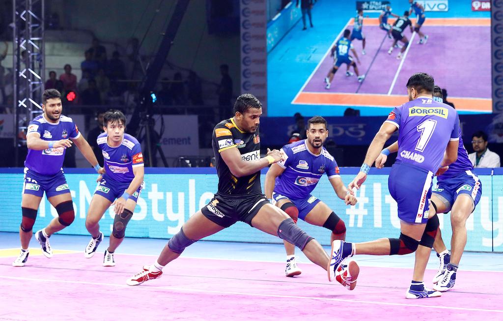 Telugu Titans' Siddharth Desai raiding against Haryana Steelers defence