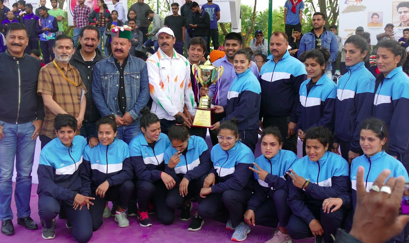 Priyanka Negi accepting the runner-ups trophy at the Senior Nationals 2020