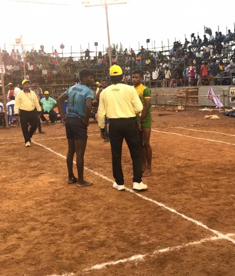 kabaddi referee instructing players