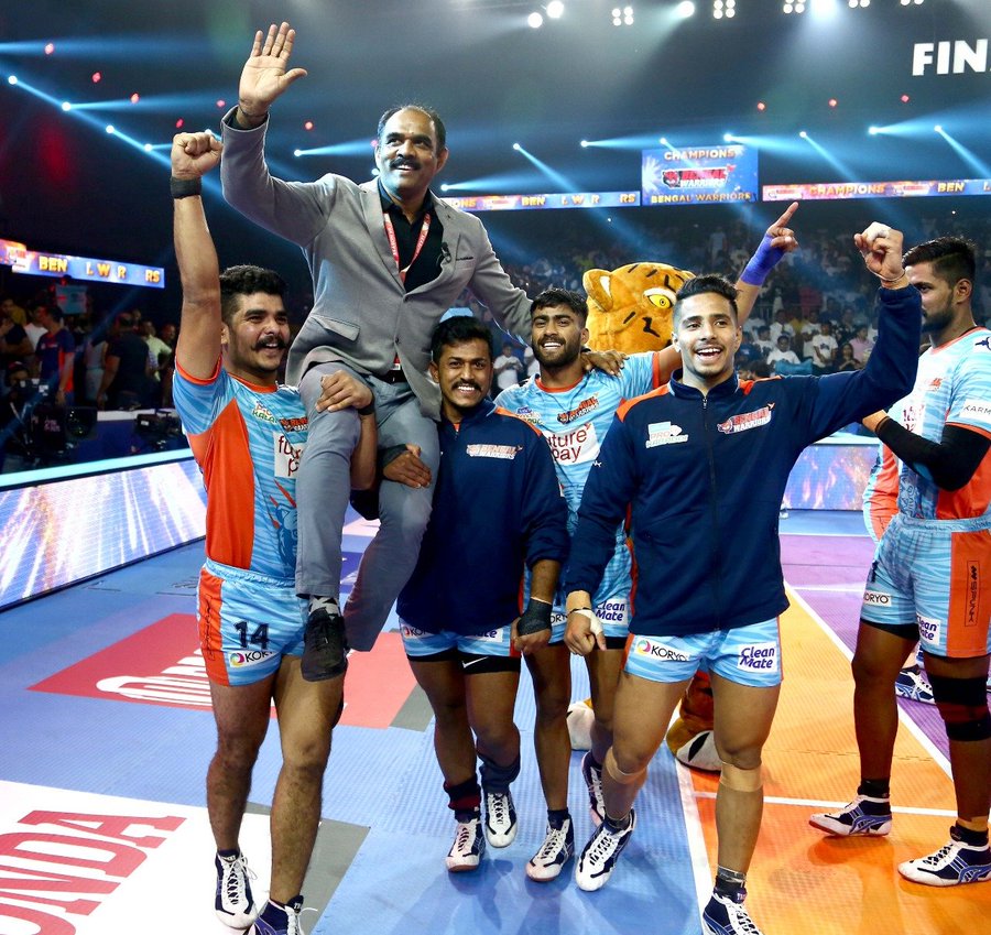 Bengal Warriors celebrating the win