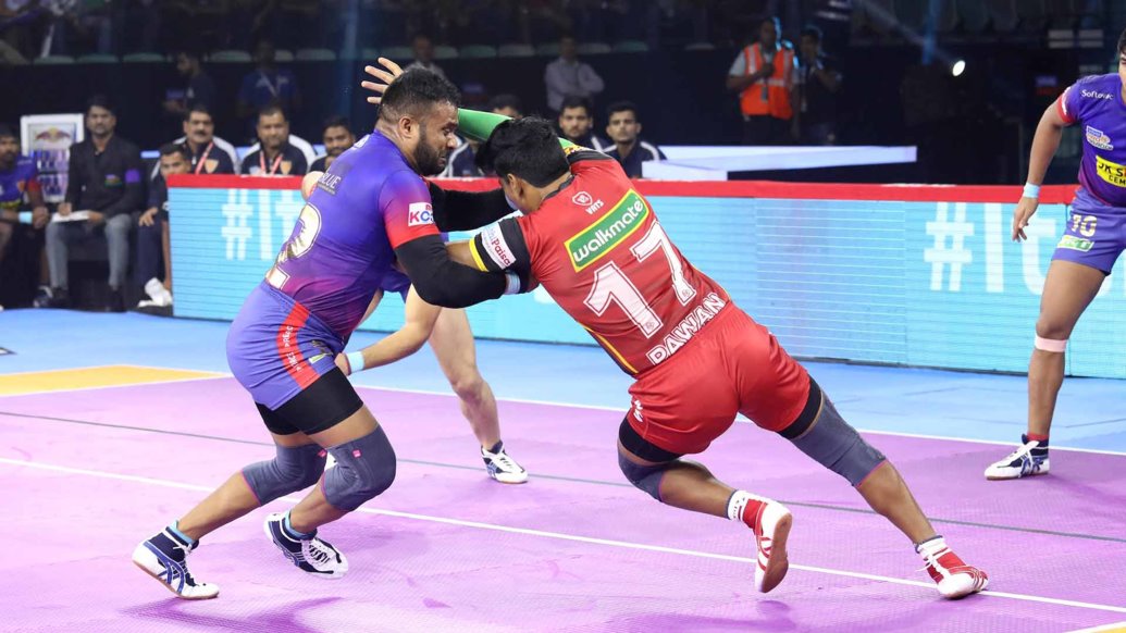 Dabang Delhi K.C.'s Vishal Mane engaged in a terrific advanced Tackle, bringing down Bengaluru Bulls' Pawan Sehrawat earlier in the First Half. Courtesy - Vivo Pro Kabaddi