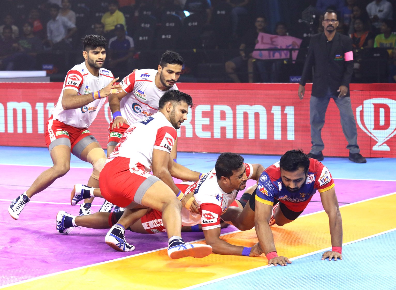 Haryana Steelers defenders