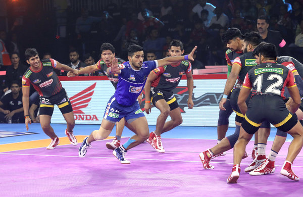 Haryana Steelers Vikas Khandola in action