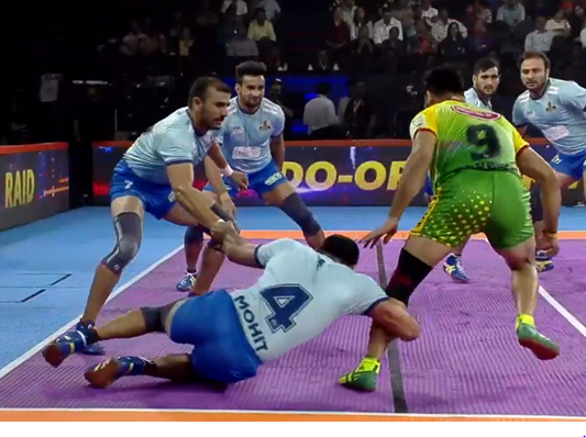 Pardeep Narwal had a tough time with defense of Thalaivas