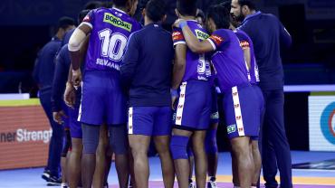 Haryana Steelers players huddle