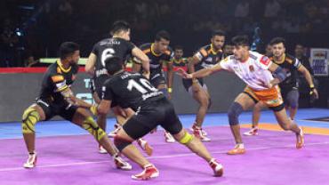 Puneri Paltan raider against Telugu Titans 