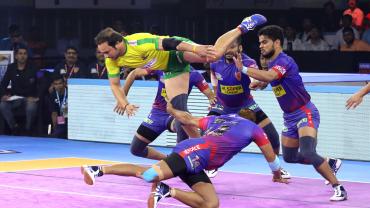 Manjeet Chhillar jump against Dabang Delhi