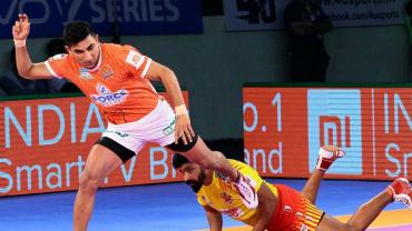 Nitin Tomar in action for Puneri Paltan