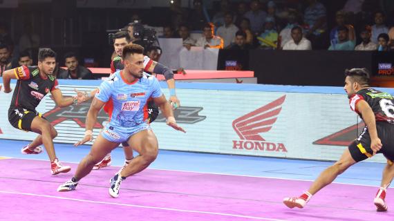 Maninder Singh against Bengaluru Bulls