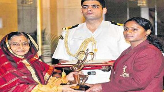 Tejaswini Bai with the Arjuna Award in 2011